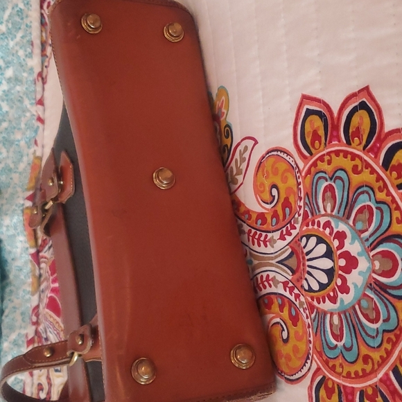 Dooney and Burke Hanbag - Picture 2 of 6